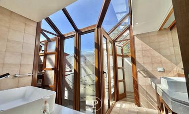 Casa de 5 ambientes con jardín y piscina en Divino Rostro