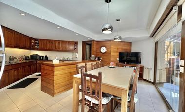 Casa de 5 ambientes con jardín y piscina en Divino Rostro