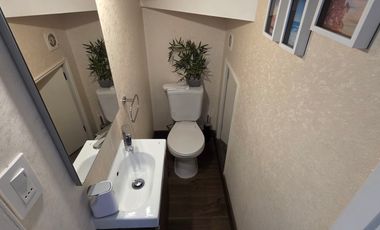 MODERNA CASA 3 PISOS REMODELADA EN LA FLORIDA