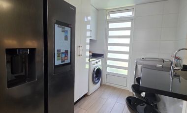 MODERNA CASA 3 PISOS REMODELADA EN LA FLORIDA