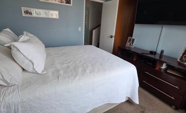 MODERNA CASA 3 PISOS REMODELADA EN LA FLORIDA