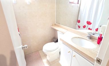 MODERNA CASA 3 PISOS REMODELADA EN LA FLORIDA