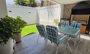 MODERNA CASA 3 PISOS REMODELADA EN LA FLORIDA