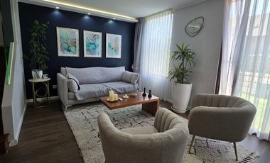 MODERNA CASA 3 PISOS REMODELADA EN LA FLORIDA