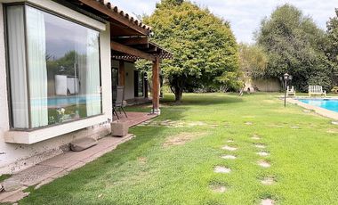 Venta de preciosa casa de 3 ó 4 dormitorios en Los Andes, Condominio, 11.500 UF.