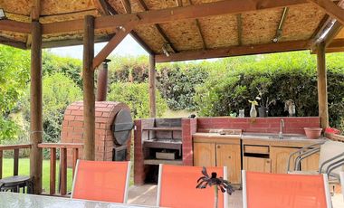 Venta de preciosa casa de 3 ó 4 dormitorios en Los Andes, Condominio, 11.500 UF.