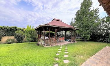 Venta de preciosa casa de 3 ó 4 dormitorios en Los Andes, Condominio, 11.500 UF.