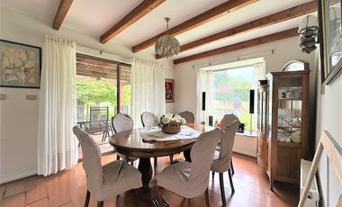 Venta de preciosa casa de 3 ó 4 dormitorios en Los Andes, Condominio, 11.500 UF.