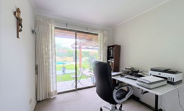 Venta de preciosa casa de 3 ó 4 dormitorios en Los Andes, Condominio, 11.500 UF.