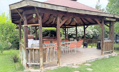 Venta de preciosa casa de 3 ó 4 dormitorios en Los Andes, Condominio, 11.500 UF.