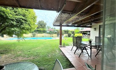 Venta de preciosa casa de 3 ó 4 dormitorios en Los Andes, Condominio, 11.500 UF.