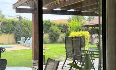 Venta de preciosa casa de 3 ó 4 dormitorios en Los Andes, Condominio, 11.500 UF.