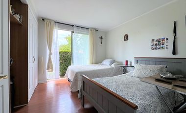 Venta de preciosa casa de 3 ó 4 dormitorios en Los Andes, Condominio, 11.500 UF.