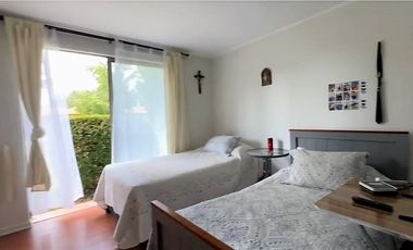 Venta de preciosa casa de 3 ó 4 dormitorios en Los Andes, Condominio, 11.500 UF.