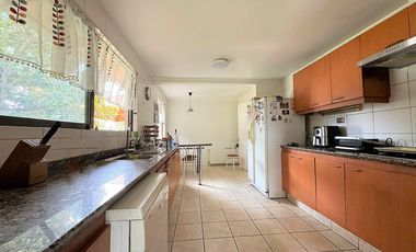 Venta de preciosa casa de 3 ó 4 dormitorios en Los Andes, Condominio, 11.500 UF.