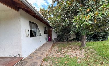 Venta de preciosa casa de 3 ó 4 dormitorios en Los Andes, Condominio, 11.500 UF.