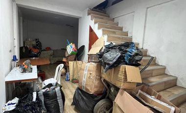 Casa de 3 pisos dentro de un condominio seguro