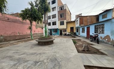 Casa de 3 pisos dentro de un condominio seguro