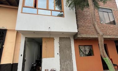 Casa de 3 pisos dentro de un condominio seguro