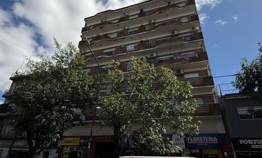 MONOAMB SOBRE AVENIDA *EXCELENTE UBICACION*