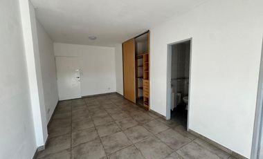 MONOAMB SOBRE AVENIDA *EXCELENTE UBICACION*