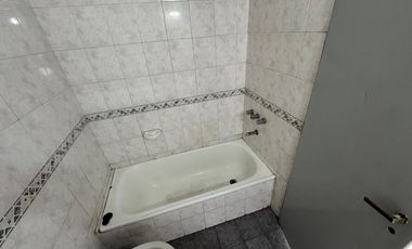 MONOAMB SOBRE AVENIDA *EXCELENTE UBICACION*