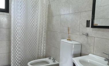 Casa 2 dormitorios, cochera,quincho y pileta en Punta Chacra Roldan