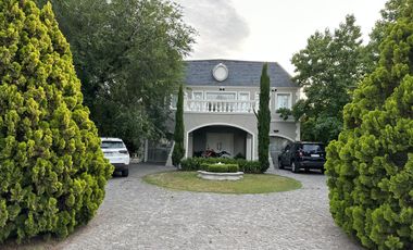 CASA EN ALQUILER  5 AMB C/PILETA  - SAINT THOMAS SUR