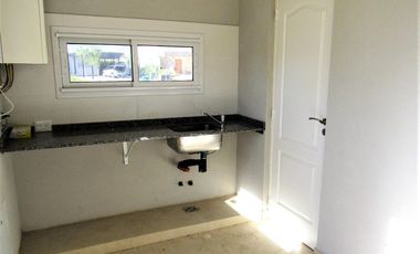 SIN MUEBLES. LOTE INTERNO. EXCELENTE ESTADO.