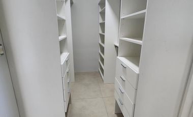 SIN MUEBLES. LOTE INTERNO. EXCELENTE ESTADO.