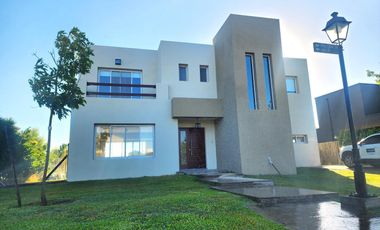 SIN MUEBLES. LOTE INTERNO. EXCELENTE ESTADO.