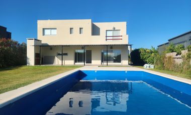 SIN MUEBLES. LOTE INTERNO. EXCELENTE ESTADO.