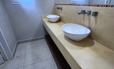 SIN MUEBLES. LOTE INTERNO. EXCELENTE ESTADO.