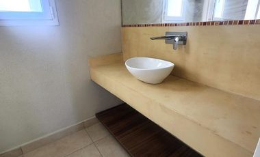 SIN MUEBLES. LOTE INTERNO. EXCELENTE ESTADO.