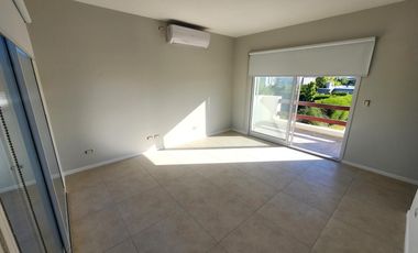 SIN MUEBLES. LOTE INTERNO. EXCELENTE ESTADO.