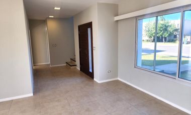 SIN MUEBLES. LOTE INTERNO. EXCELENTE ESTADO.