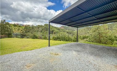 CASA CAMPESTRE EN ARRIENDO EN PARCELACION EN EL RETIRO