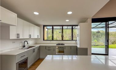 CASA CAMPESTRE EN ARRIENDO EN PARCELACION EN EL RETIRO