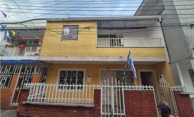SE VENSE VENDE CASA  BARRIO LA PAZ, FLORIDABLANCA - POR LA 200