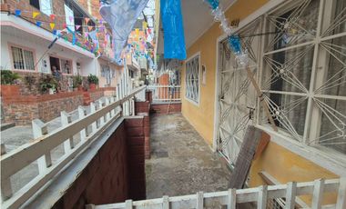 SE VENSE VENDE CASA  BARRIO LA PAZ, FLORIDABLANCA - POR LA 200