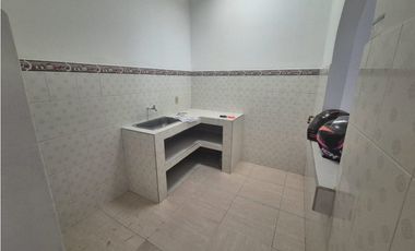 SE VENSE VENDE CASA  BARRIO LA PAZ, FLORIDABLANCA - POR LA 200