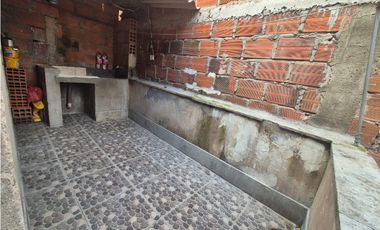 SE VENSE VENDE CASA  BARRIO LA PAZ, FLORIDABLANCA - POR LA 200