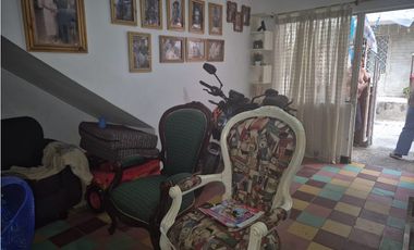 SE VENSE VENDE CASA  BARRIO LA PAZ, FLORIDABLANCA - POR LA 200