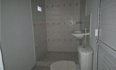 SE VENSE VENDE CASA  BARRIO LA PAZ, FLORIDABLANCA - POR LA 200