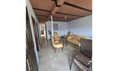 Venta de casa en Manrique central segundo piso con terraza