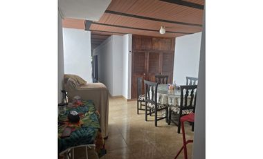 Venta de casa en Manrique central segundo piso con terraza