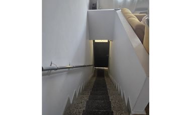 Venta de casa en Manrique central segundo piso con terraza