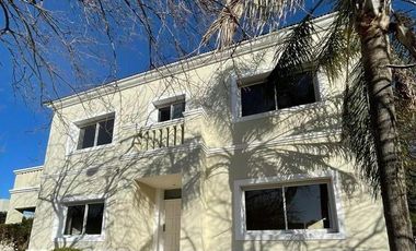 EL BALCÓN DE VALLE ESCONDIDO -CASA 3 DORMITORIOS FRENTE A ESPACIO VERDE