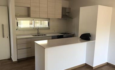 En venta, excelente piso de 2 dormitorios con balcon terraza y parrilla, cochera