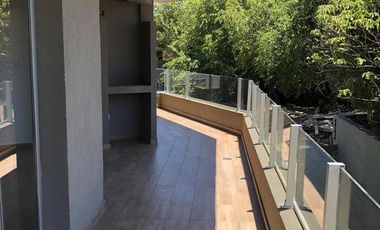 En venta, excelente piso de 2 dormitorios con balcon terraza y parrilla, cochera